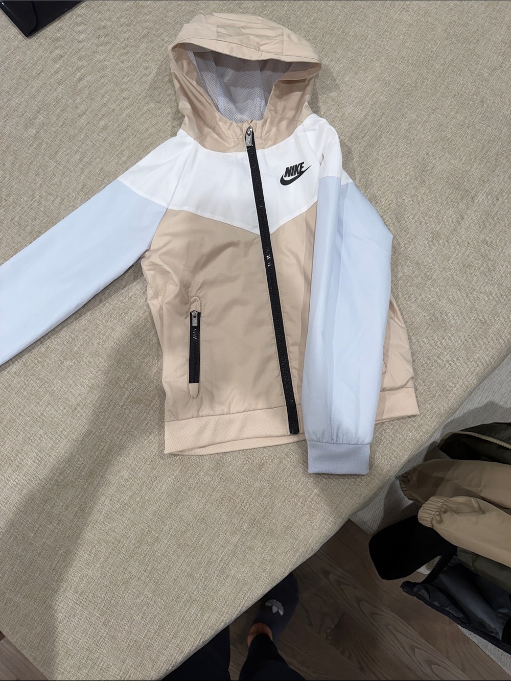 Nike Kids Hooded Colorblock Rain Jacket - Beige/White/Light Blue